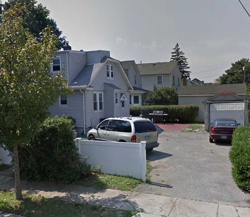 2nd image of 137 E Graham Ave