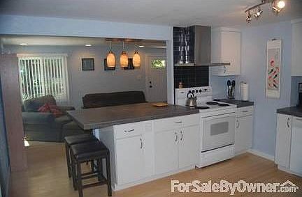 Open concept living/kitchen
						:
						Decorative light fixtures, track lighting, eat-in kitchen