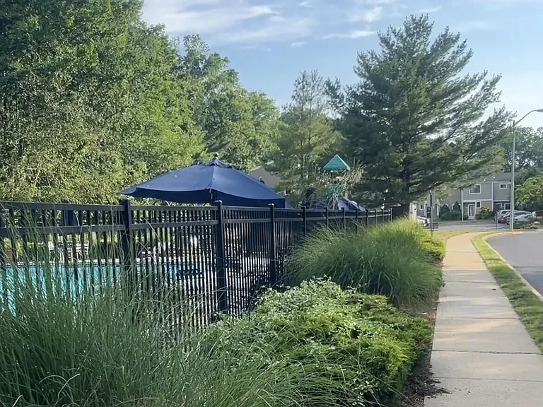 2 Elizabeth Ct — Photo 35