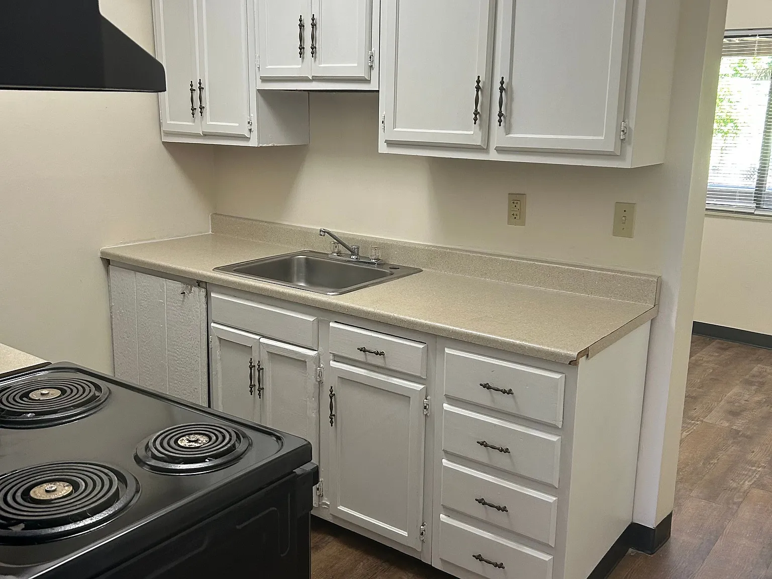 2 bed, 1.0 bath, $995 — Photo 3