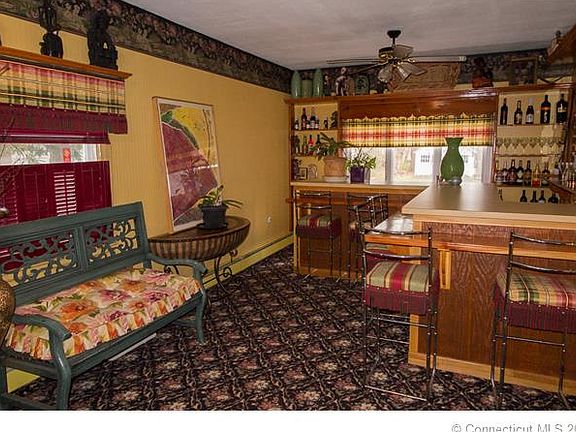 BONUS ROOM / BAR WITH REFRI...