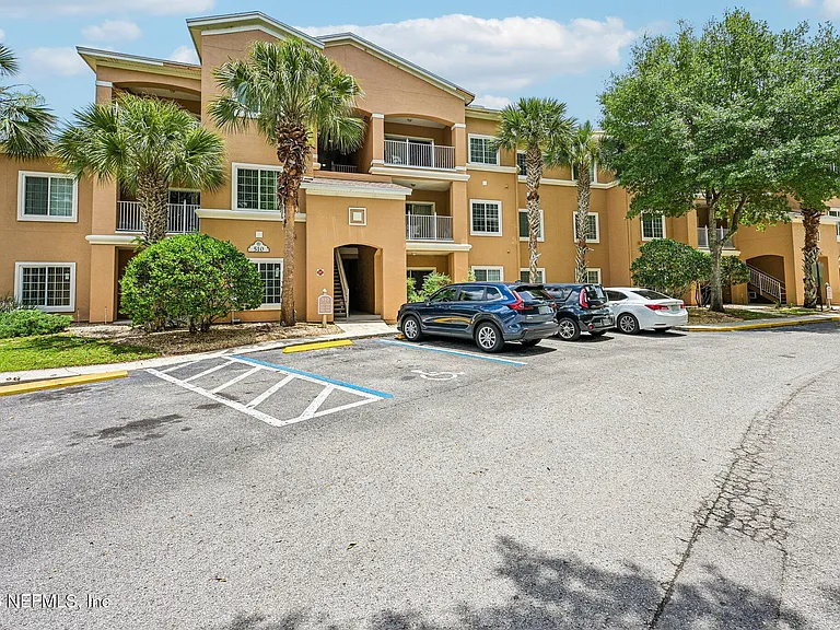 510 Florida Club Blvd #101 — Photo 35