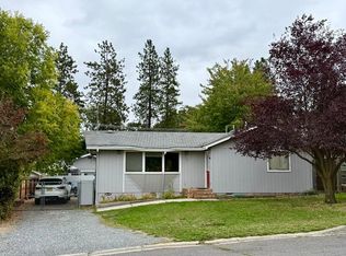 562 Ray Ln, Ashland, OR 97520