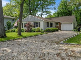 32 Holly Ln, Shirley, NY 11967