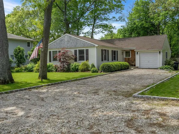 32 Holly Lane, Shirley, NY 11967