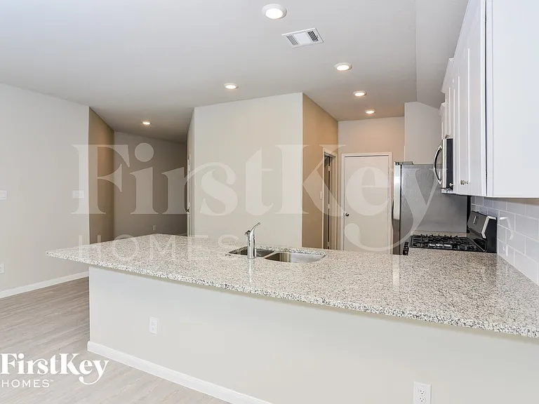 15015 Maskette Ave — Photo 5