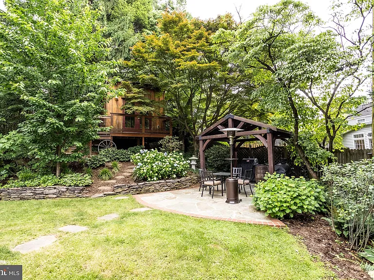 1207 N Livingston St — Photo 47