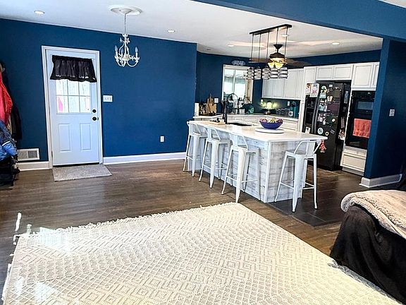 4th image of 7051 Greenbank Rd