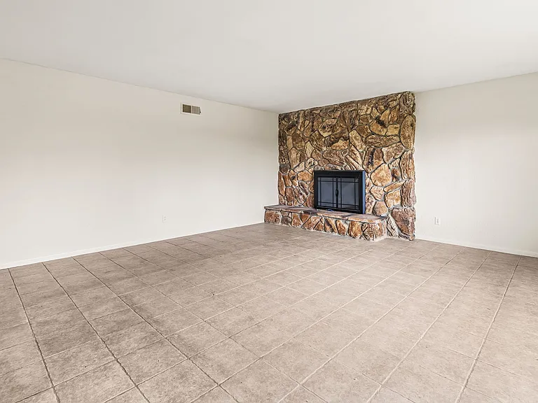 8766 Glenira Ave — Photo 5