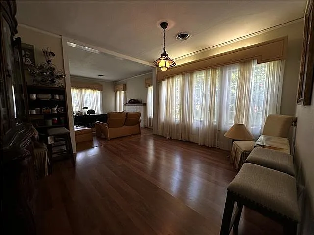 4 bed, 3.0 bath, 2784 sqft, $2,000 — Photo 2