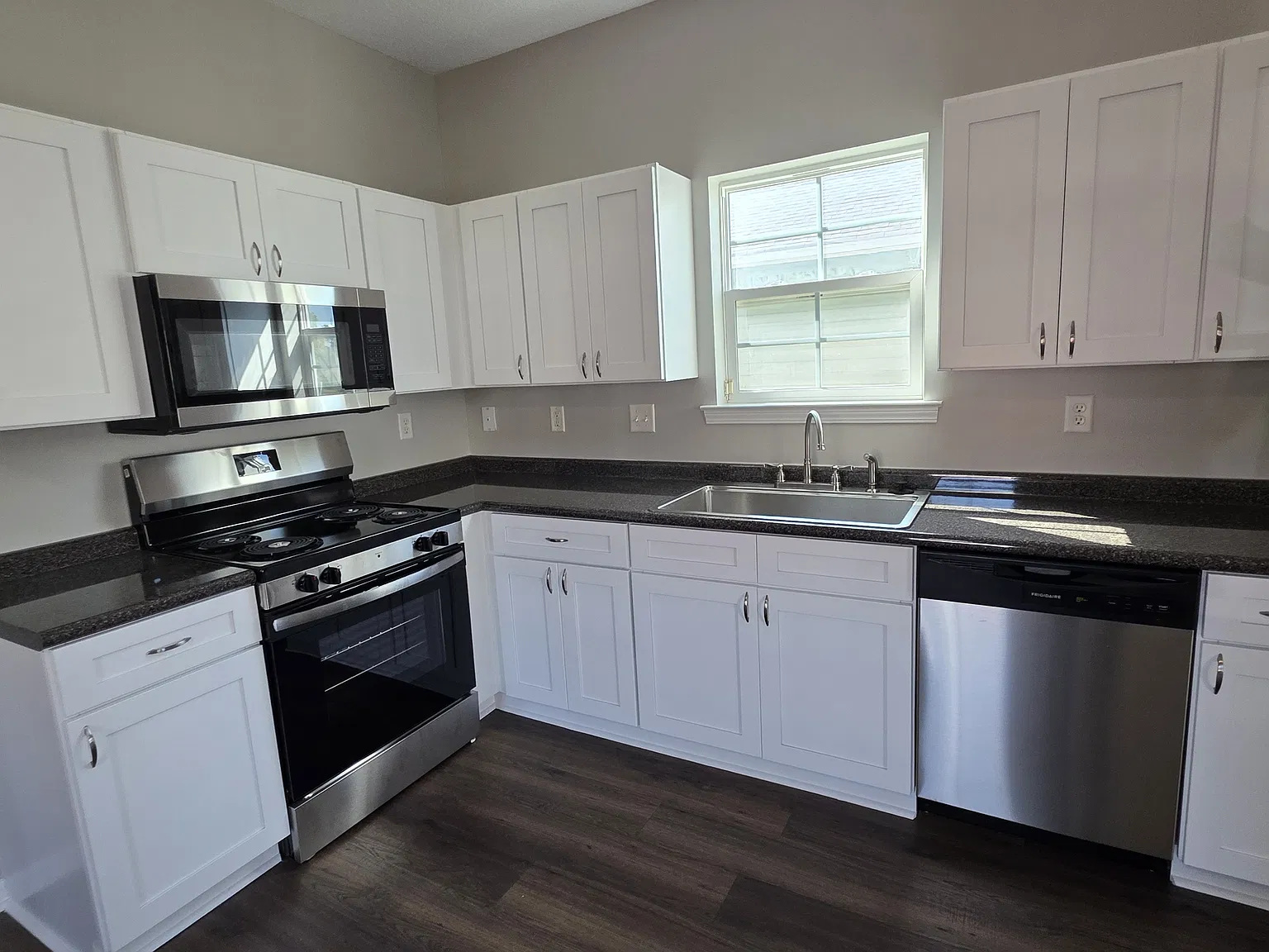 Newly Renovated! 2-Bed, 2-Bath, Two-Story Home — Photo 3