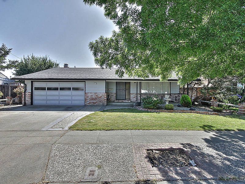 SPACIOUS MORRISON MEADOWS HOME