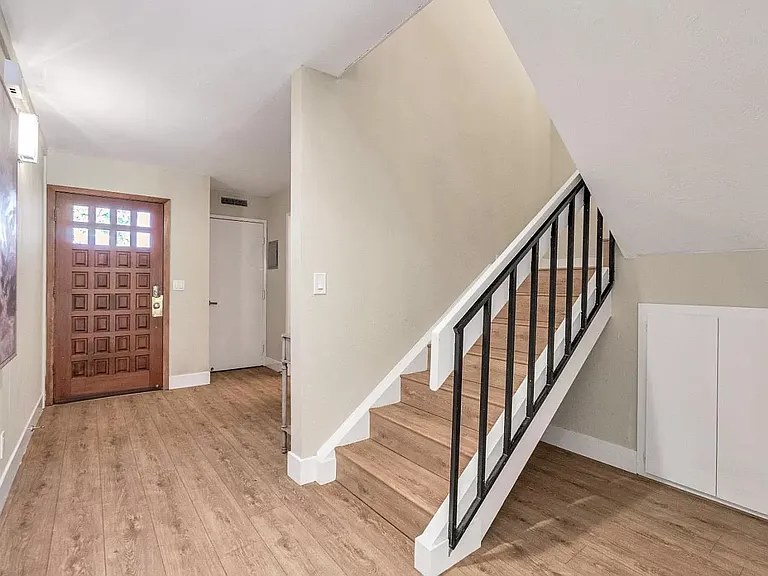 2428 Golf Links Cir — Photo 9