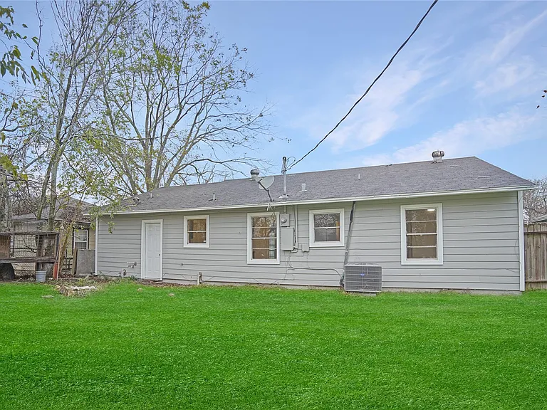 5946 Beldart St — Photo 14