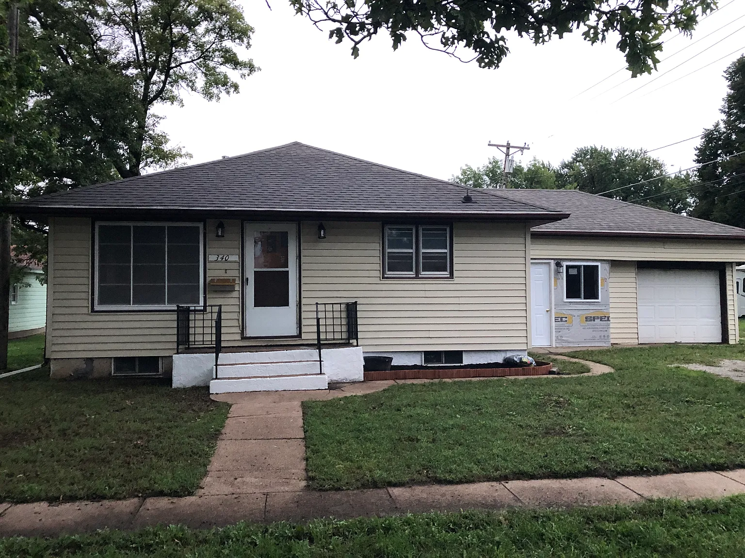 2 bed, 1.5 bath, 1800 sqft, $1,600 — Photo 2