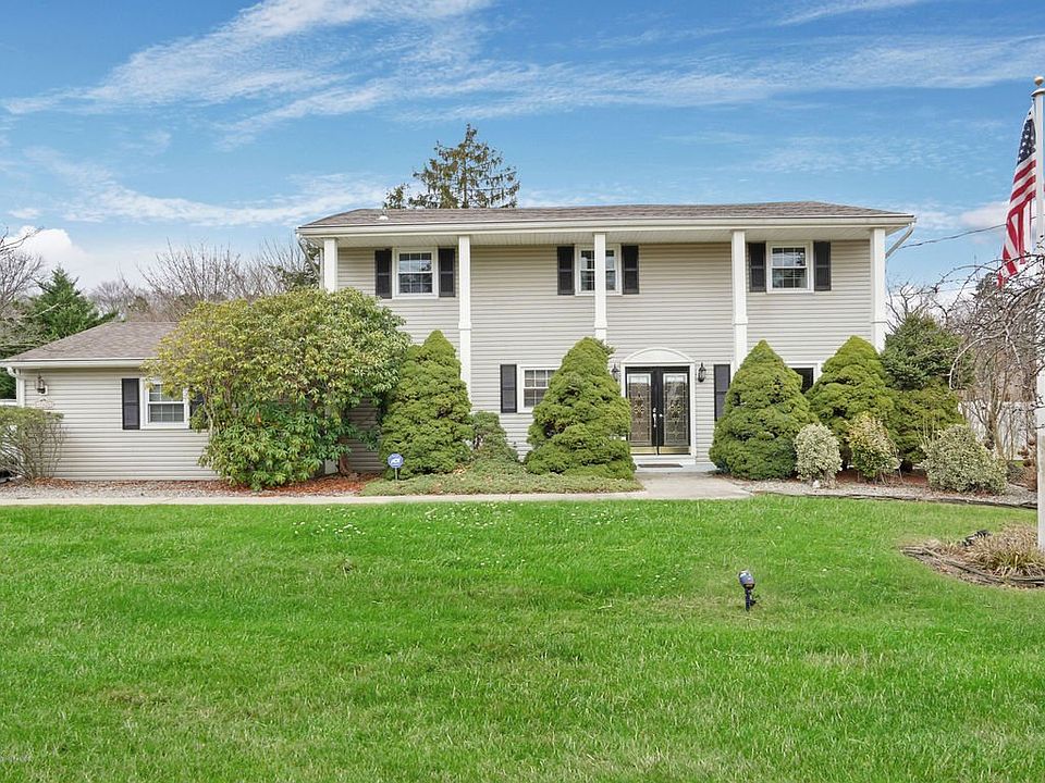 1st image of 702 Brookside Dr