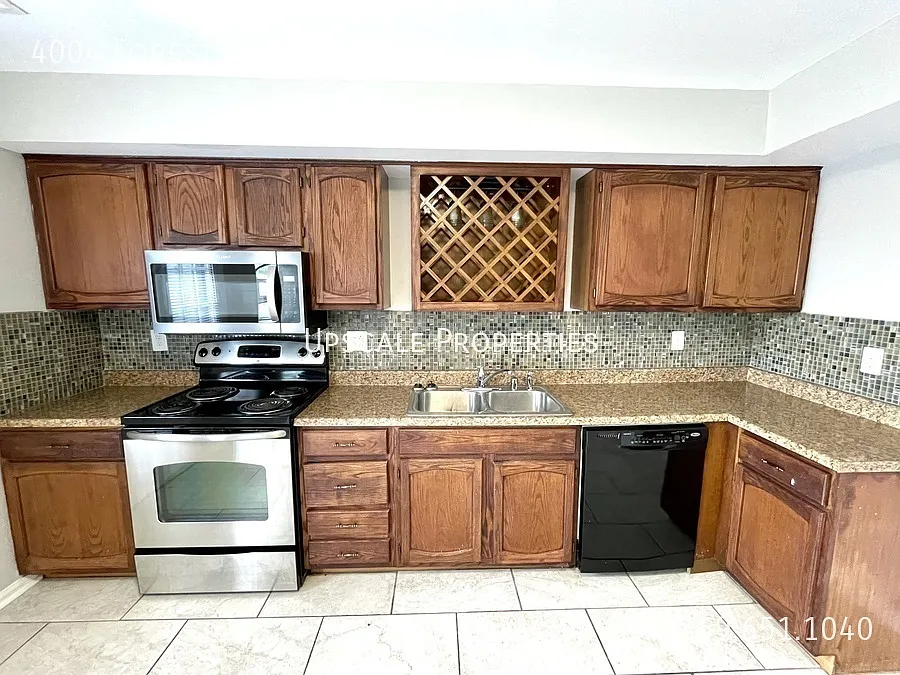 4004 Forest Green Drive — Photo 3