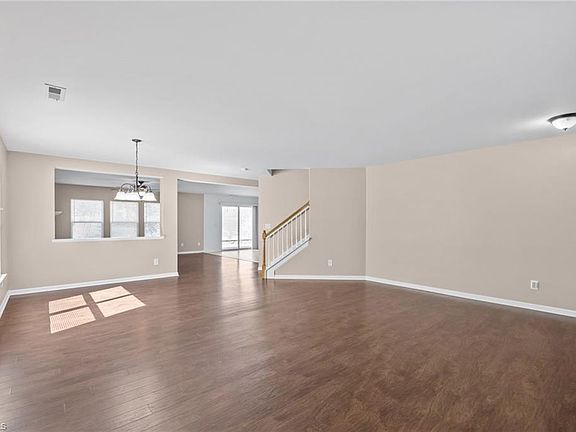 4th image of 634 Conover Rd