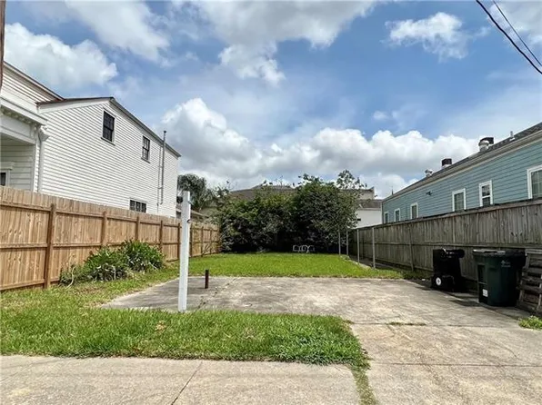 1109 Valence St, New Orleans, LA 70115