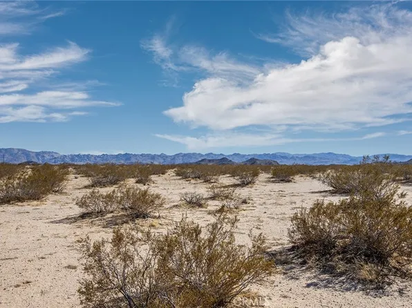 1300 Mount Shasta Ave, Joshua Tree, CA 92252