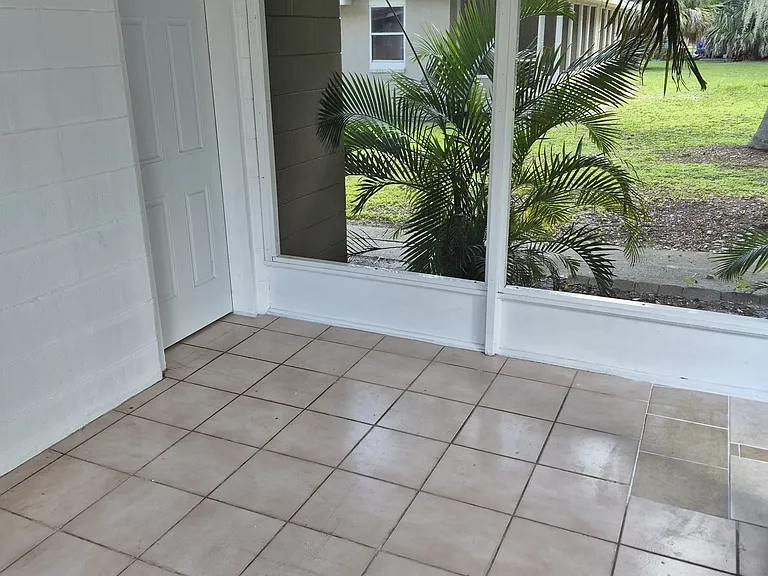3204 E Riverside Dr #S — Photo 2