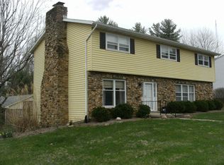 2601 E Roundhill Ln, Bloomington, IN