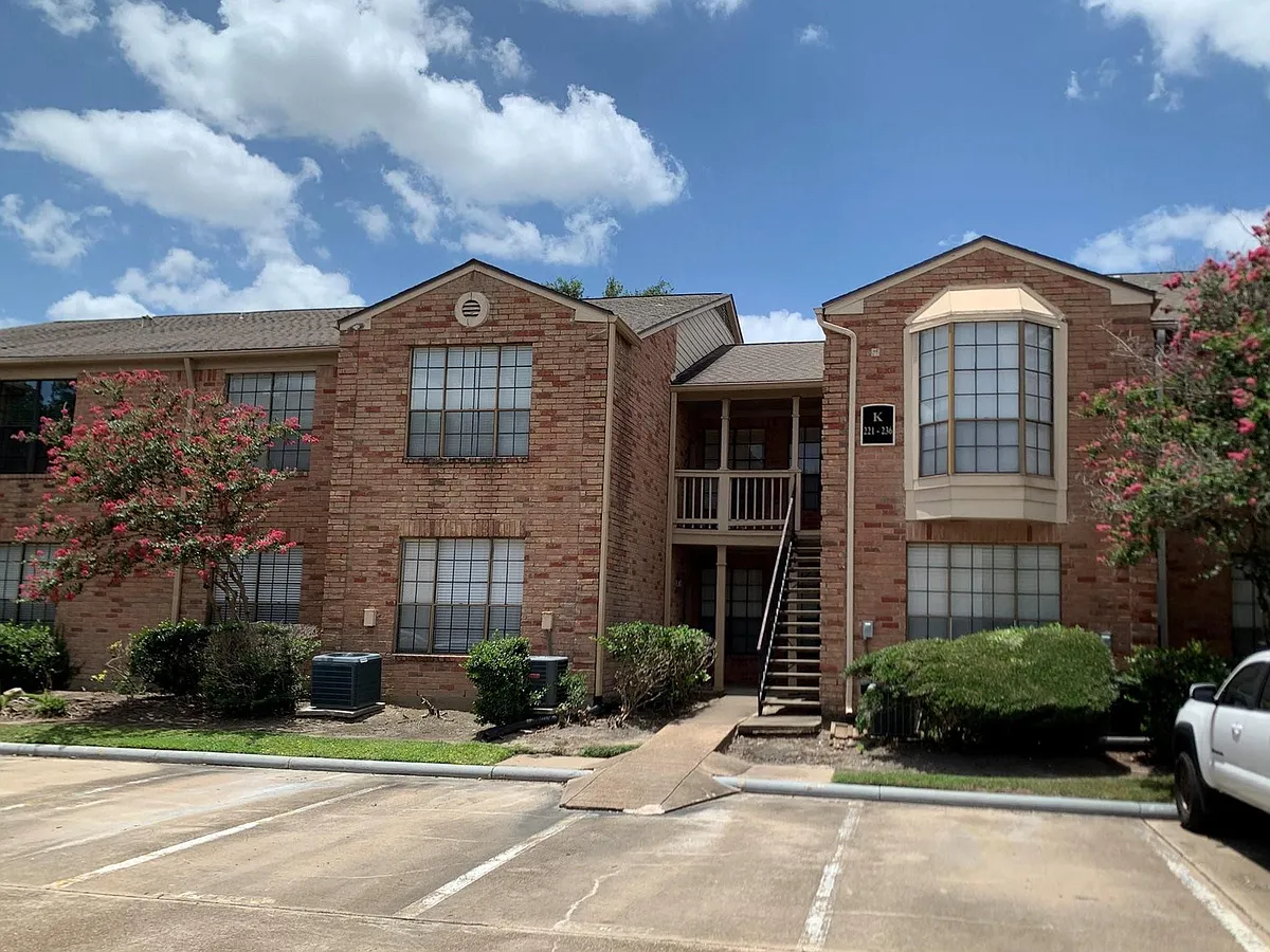 Building Photo - 2255 Braeswood Park Dr #223