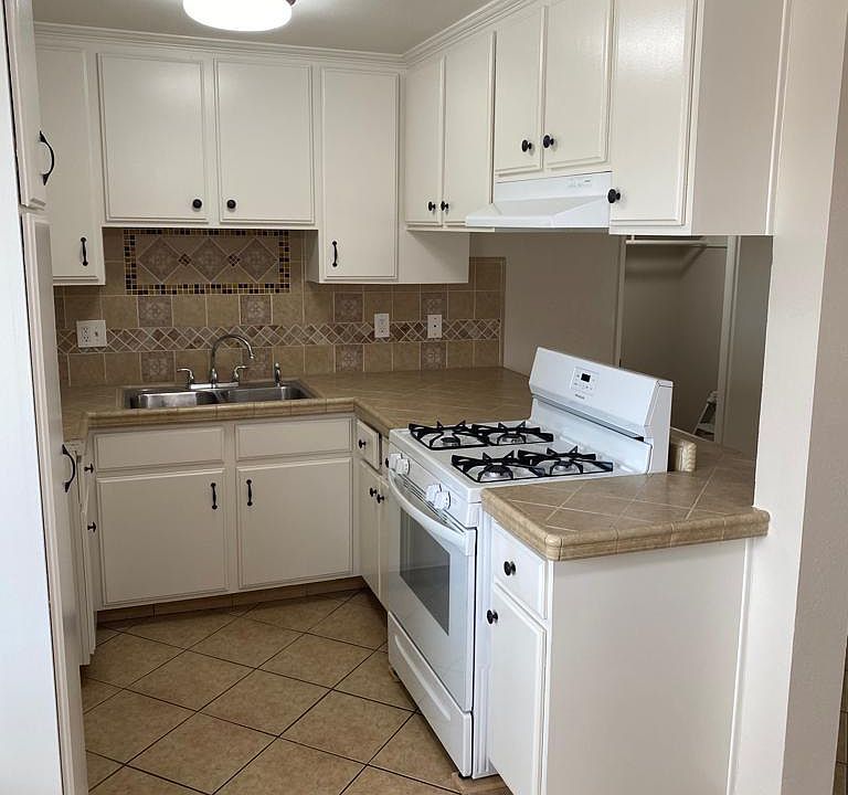 1st image of 8621 Greenleaf Ave APT D