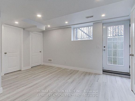 5th image of 31 Goodman Cres #B