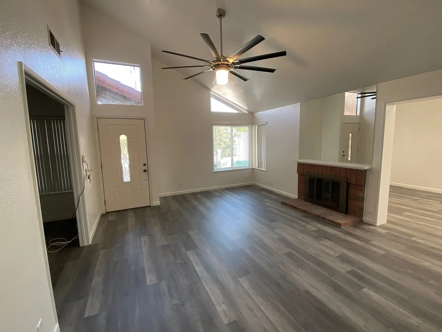 4 bed, 2084 sqft, $3,950 — Photo 3