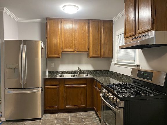3rd image of 1122 Merton Ave