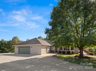 17 Deer Cove Ln, Arden, NC 28704