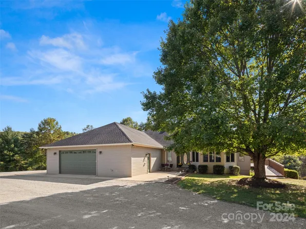 17 Deer Cove Ln, Arden, NC 28704