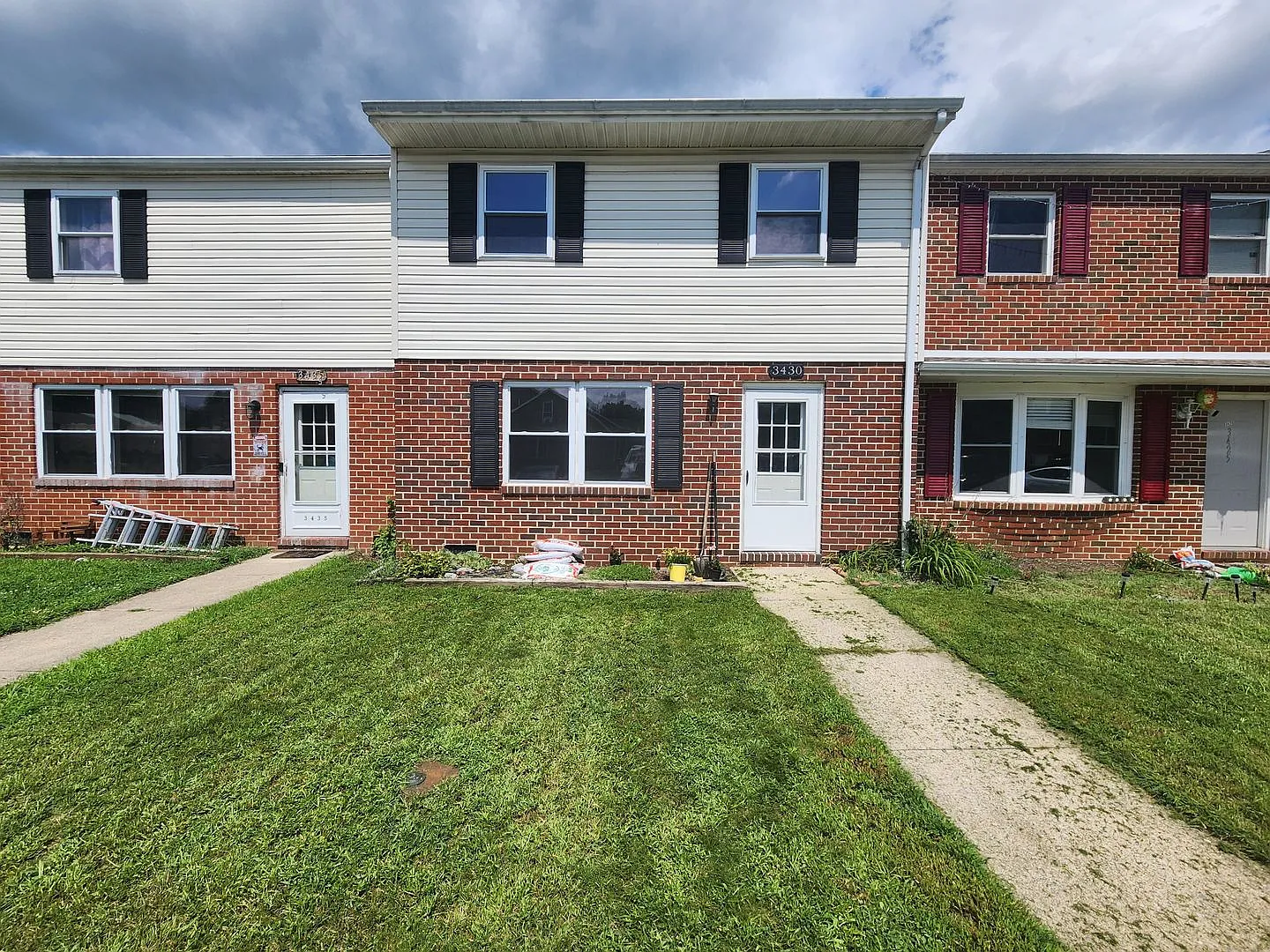 Beautiful Townhome — Photo 1