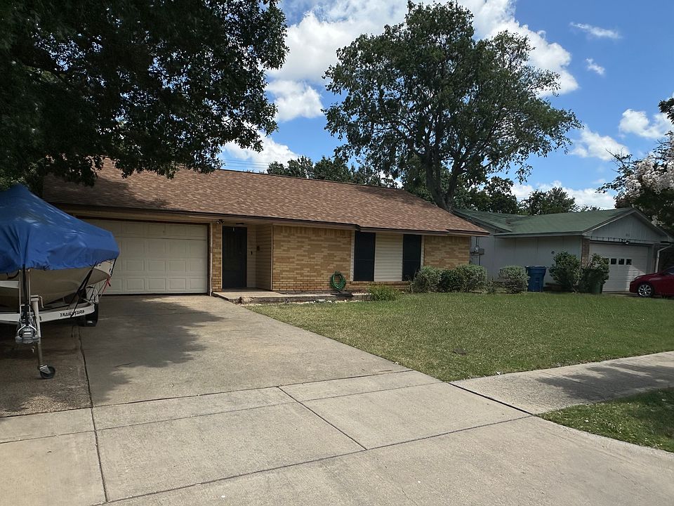 Front of the 3/2 home with 1-car garage