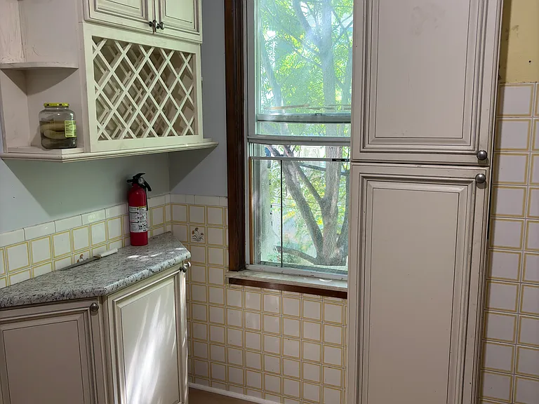 221 Jewett Ave #2 — Photo 15