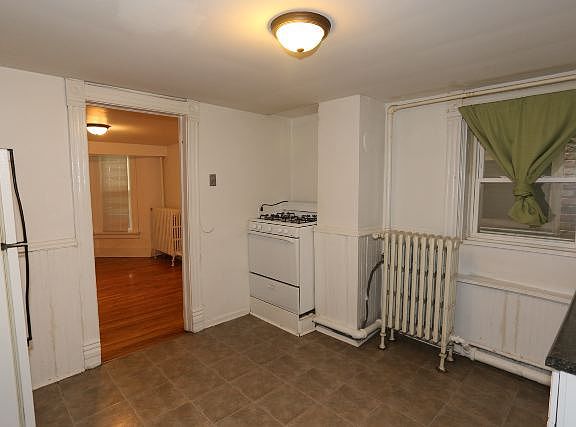 3rd image of 3519 N Hermitage Ave #G
