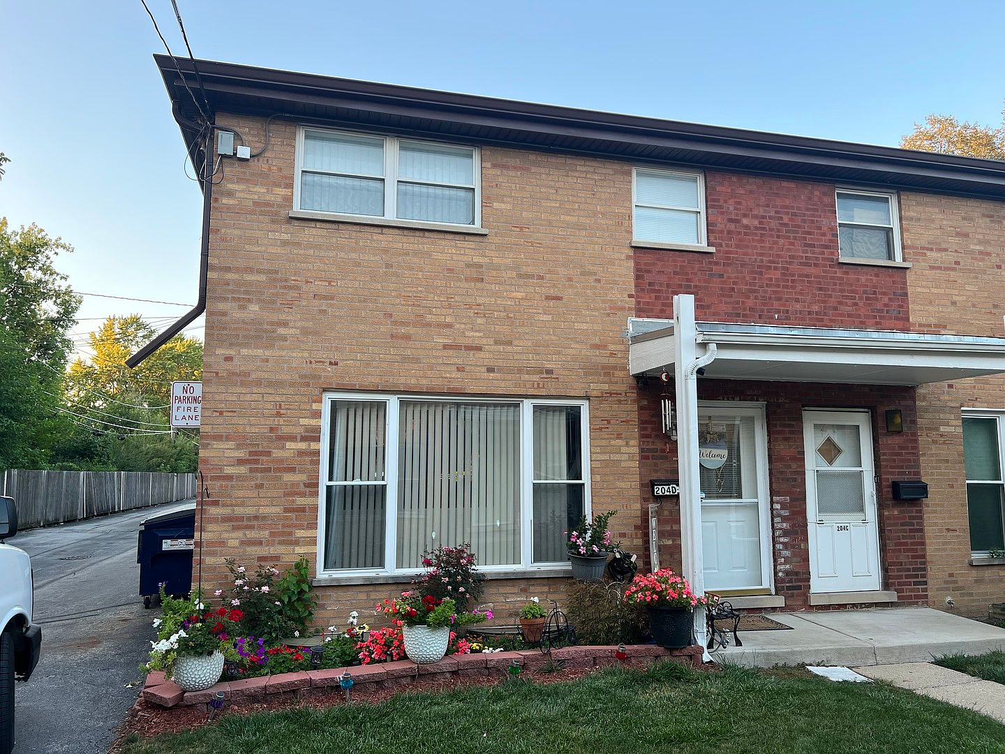 204 Linn Ct APT D, North Aurora, IL 60542 Zillow