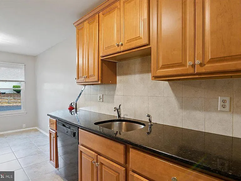 3904 Elberta Ln — Photo 11