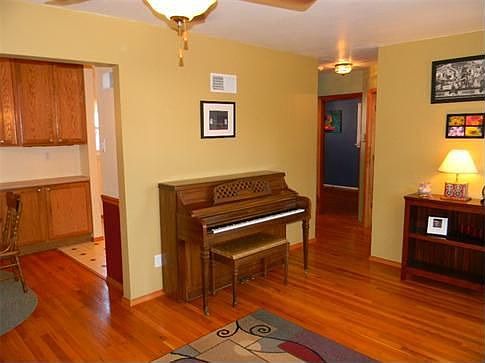 5th image of 7809 Clymer Dr