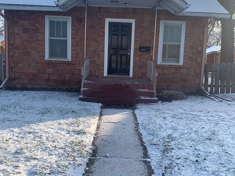 737 Hancock Ave — Photo 1