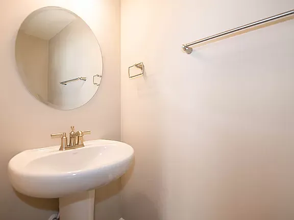 3 bed, 1808 sqft, $2,175 — Photo 2