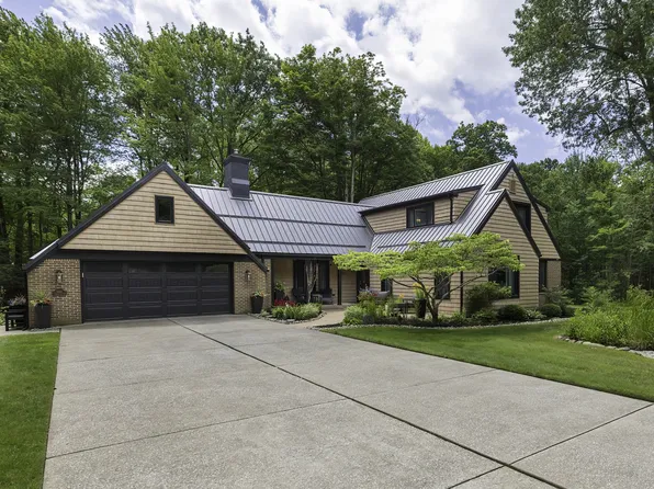 6011 Bridlewood Dr, Fairview, PA 16415