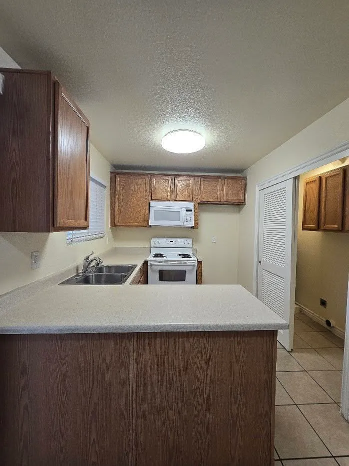 2 bed, 1.5 bath, $1,525 — Photo 3