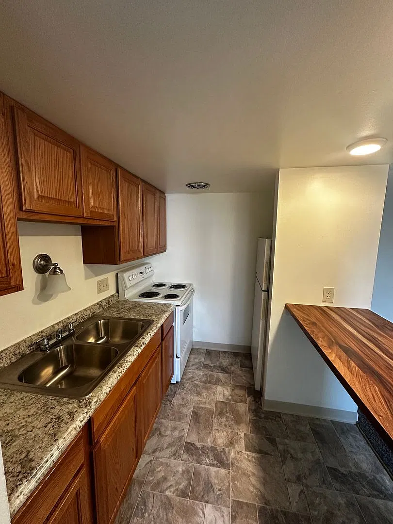 209 Whitestown Village — Photo 4