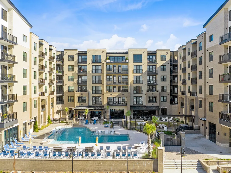 Pier 33 Apartments