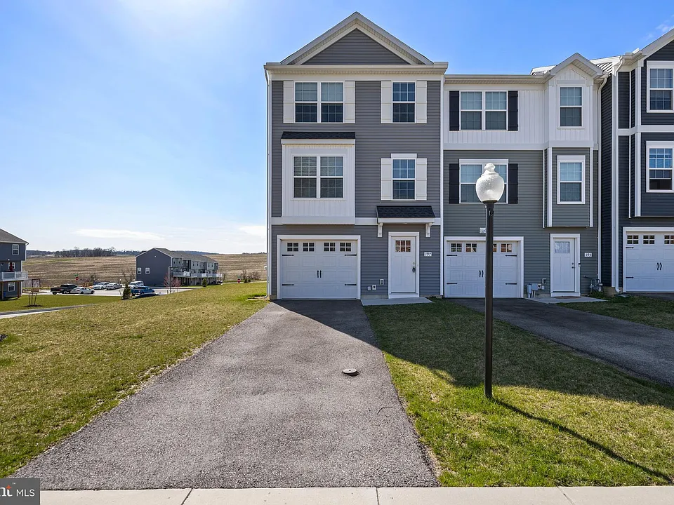 113 Deatrick Dr