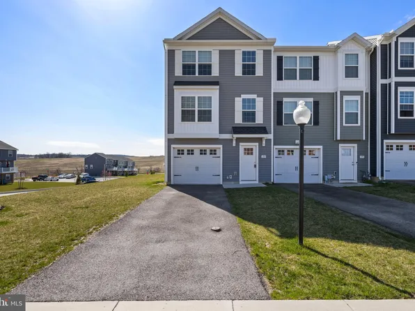 46 Summer Ln, New Oxford, PA 17350