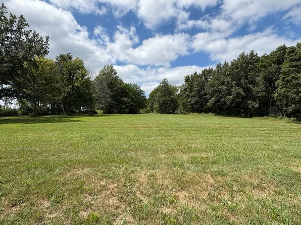 0 NW 7th St, Fairfield, IL 62837
