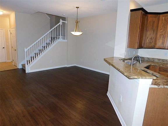 4th image of 2134 Park Crescent Dr